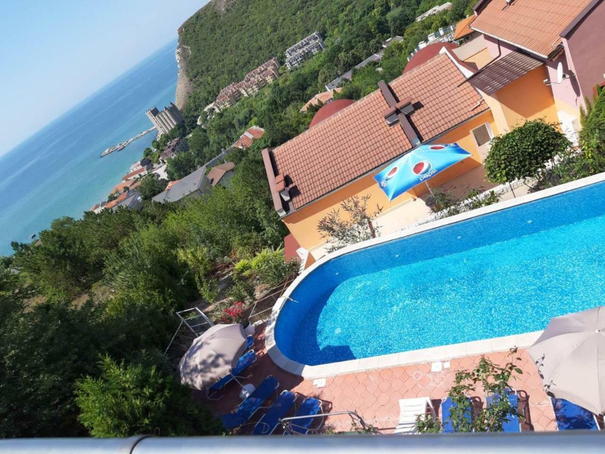 Complex Karia IV Apartment Kavarna Bagian luar foto